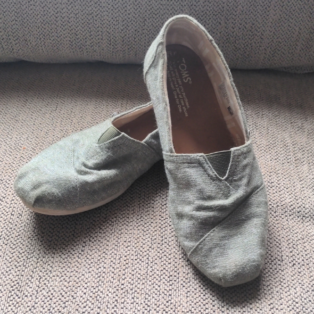 TOMS Women's Classic Gray Loafers